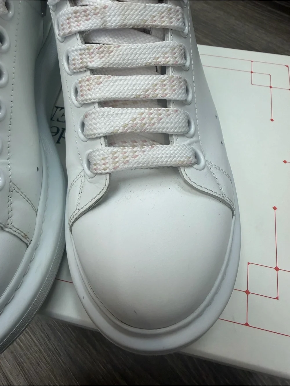 Alexander McQueen White Leather Sneakers with Blush-Patterned Laces